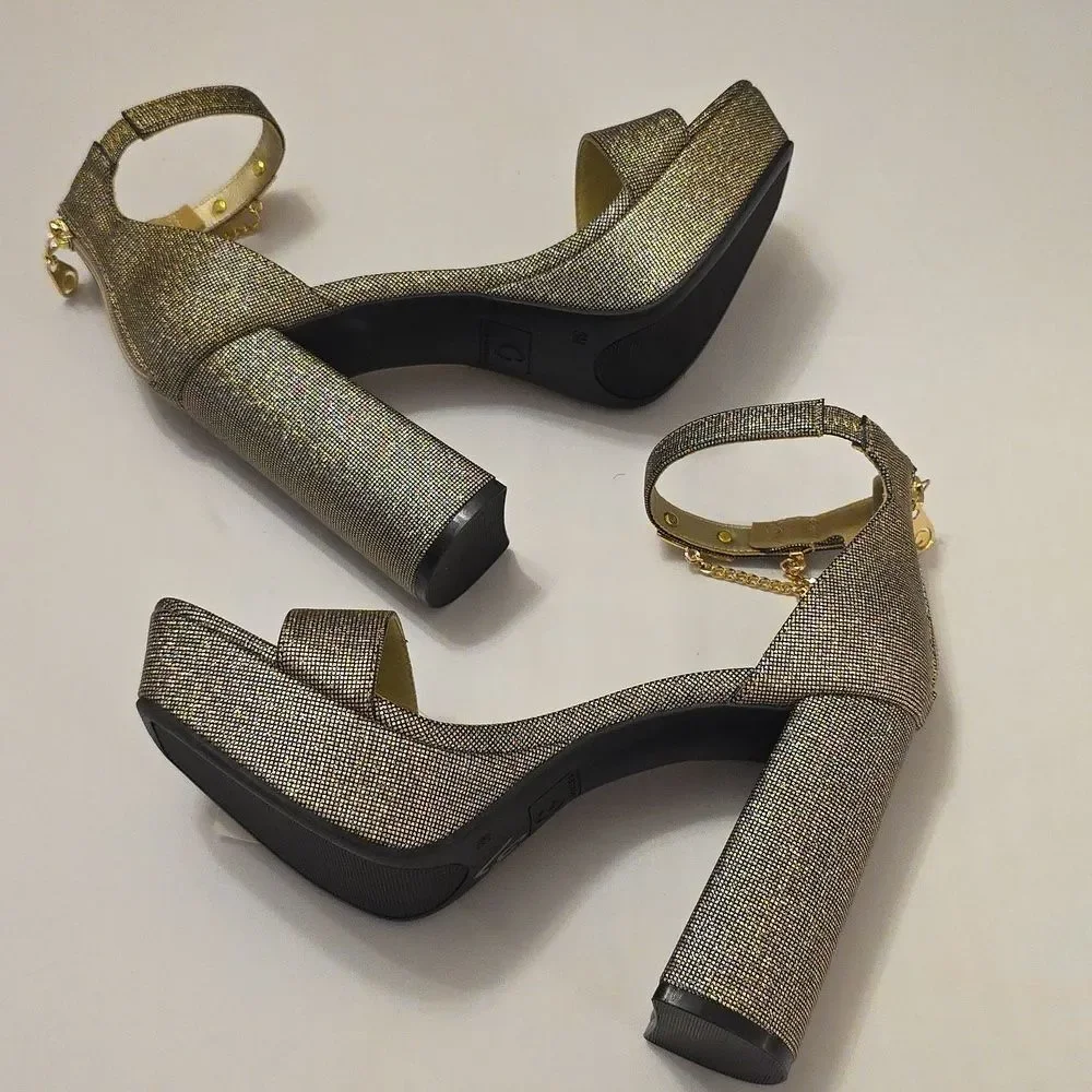 BRAND NEW GBG LOS ANGELES WOMENS PLATFORM OPEN TOE SANDALS G1